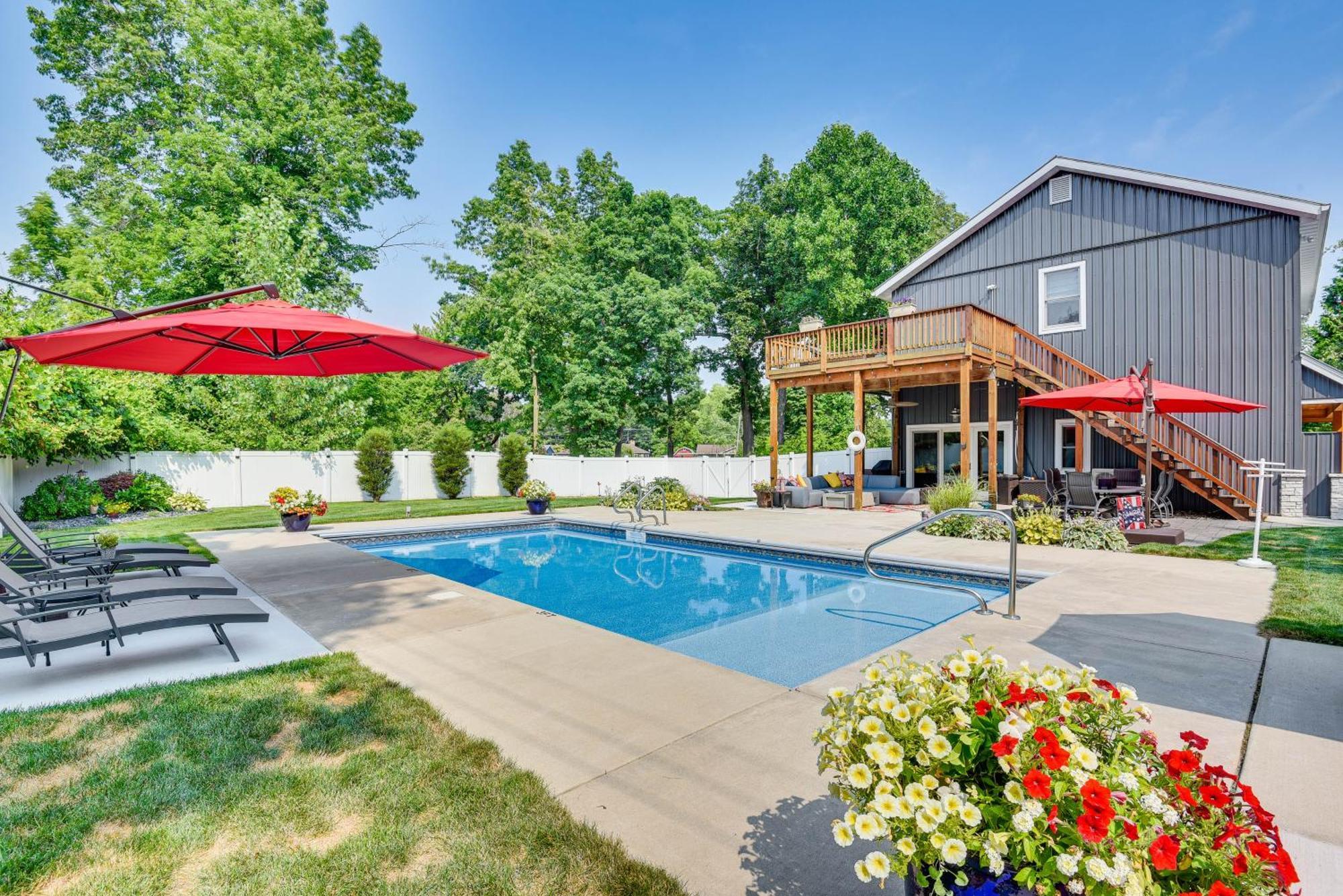 Benton Harbor Apt With Balcony And Shared Fire Pit Kültér fotó