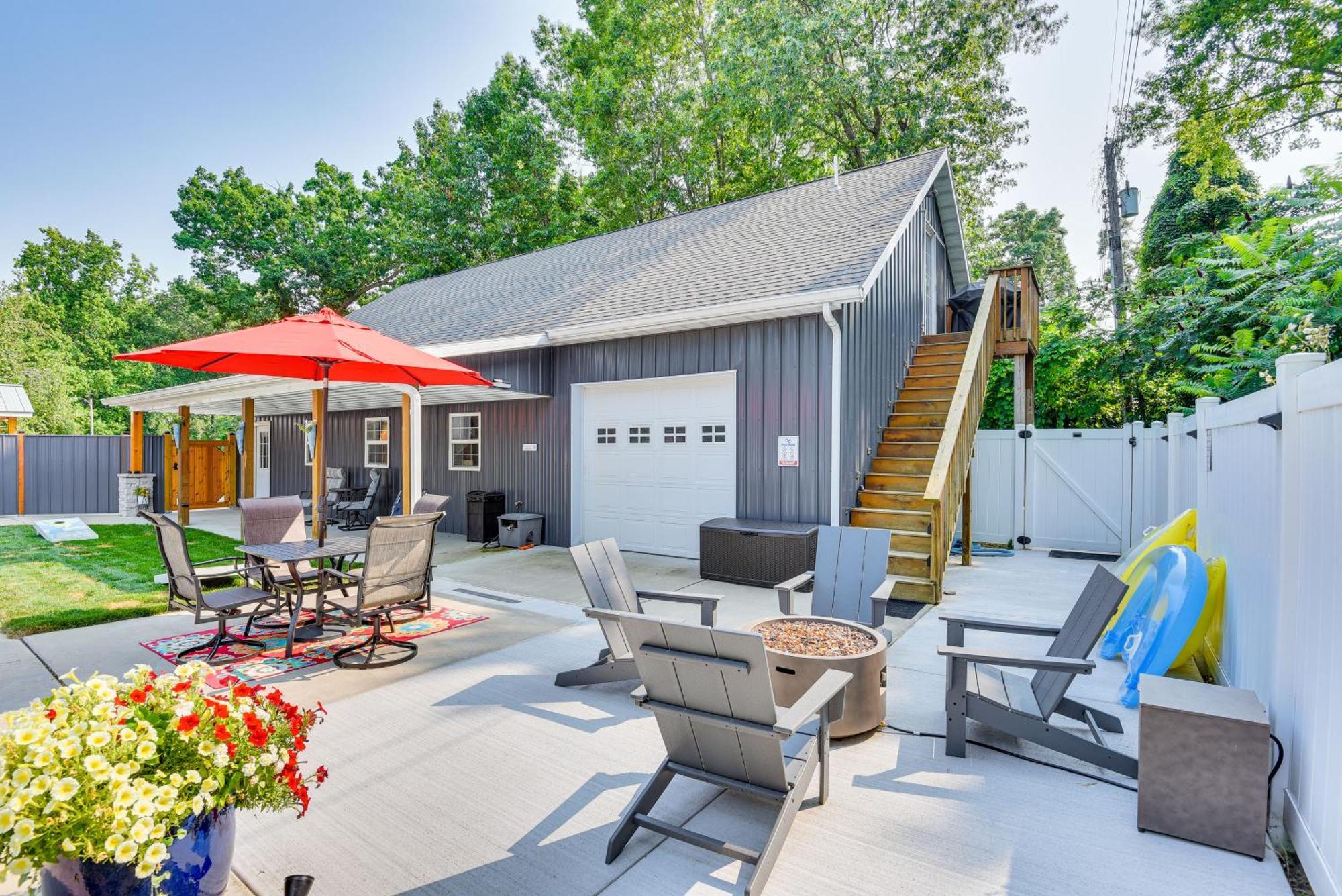 Benton Harbor Apt With Balcony And Shared Fire Pit Kültér fotó